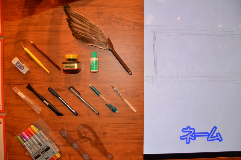 Инструменты мангаки (слева направо) - ластик, перо, карандаш, тушь, замазка, метелочка для смахивания мусора и т.д.   © фото Мангалекторий